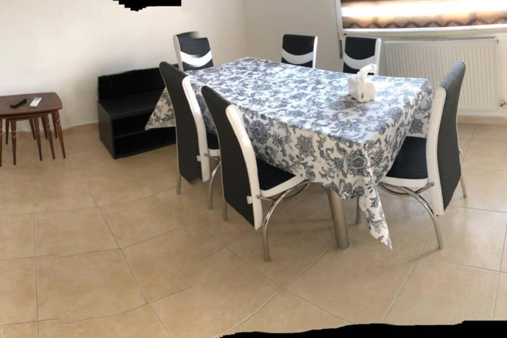 Apt 4 Rent/A Quiet Neighborhood Close To Services Amman Esterno foto