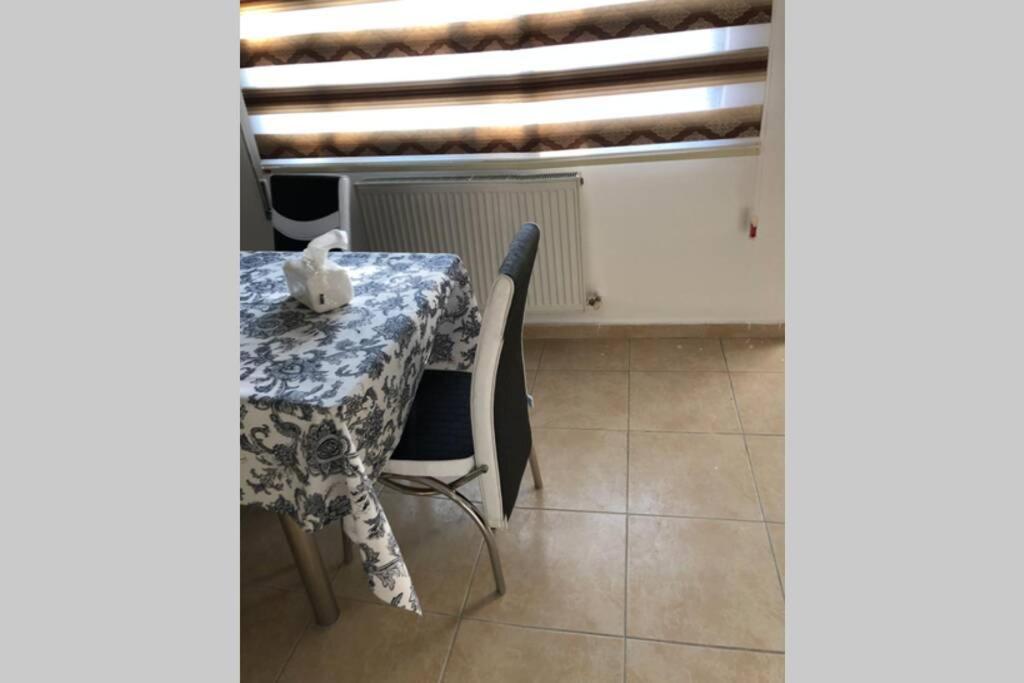 Apt 4 Rent/A Quiet Neighborhood Close To Services Amman Esterno foto